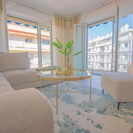 Bright 1bedroom Apartment, Steps To Juan Les Pins 아파트 앙티브