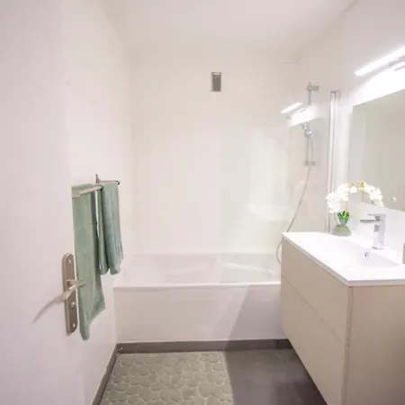 Bright 1bedroom Apartment, Steps To Juan Les Pins 아파트 앙티브