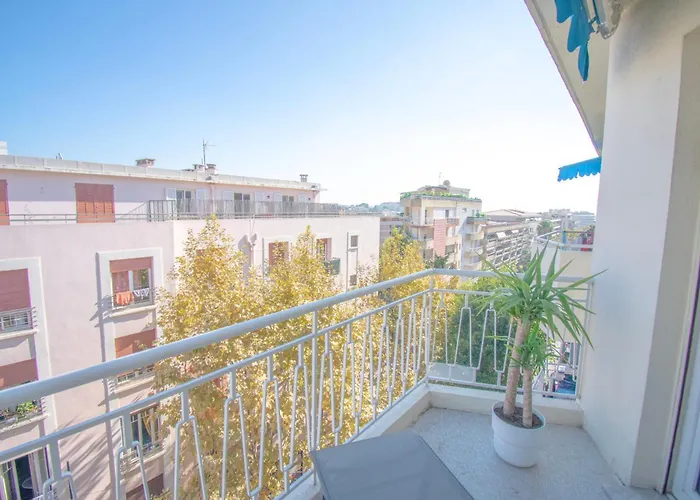 Διαμέρισμα Bright 1bedroom Apartment, Steps To Juan Les Pins