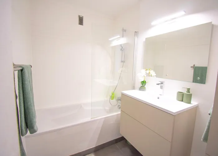 Διαμέρισμα Bright 1bedroom Apartment, Steps To Juan Les Pins Αντίμπ